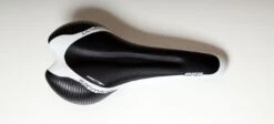 Selle San Marco Era Protek Zadel-Zwart-Wit-277x135 7 Selle San Marco Era Protek Zadel-Zwart-Wit-277x135 -Fietsenwinkel 7061259697505 3 medium